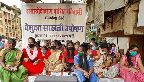 दिव्यात रस्ता रुंदीकरणात बाधित होणाऱ्या नागरिकांतर्फे साखळी उपोषणाला सुरवात