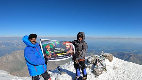 पिंपरी-चिंचवडच्या बाप-लेकिने सर केला माउंट एलब्रूस