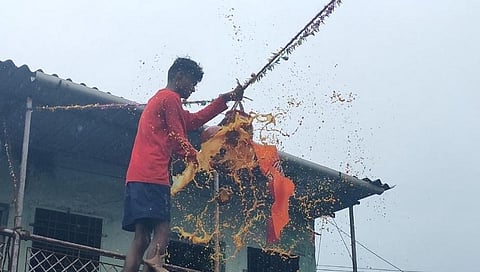 Dahihandi | बंदीचे नियम झुगारत मनसेने फोडली प्रतीकात्मक दहीहंडी!