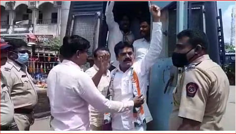 दानवेंचा कार्यक्रम उधळून लावायच्या तयारीत असणारे, काँग्रेस कार्यकर्ते पोलिसांच्या ताब्यात!