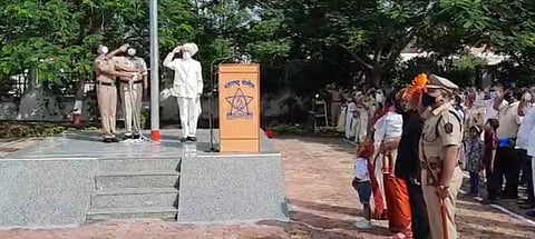 नंदुरबारला ध्वजारोहण उत्साहात; उत्कृष्ट काम करणाऱ्यांचा सन्मान