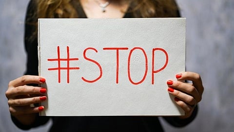 पाकची नापाक कारस्थाने; रिक्षात बसलेल्या महिलेचा विनयभंग, पहा व्हिडीओ