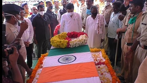 शहीद जवान सुधाकर शिंदे यांच्यावर शासकीय इतमामात अंत्यसंस्कार