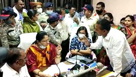 अकोला महापालिकेच्या ऑनलाईन सभेत गोंधळ