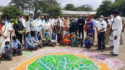 बुलढाण्यात " एक विद्यार्थी एक वृक्ष" मोहिमेला सुरुवात...