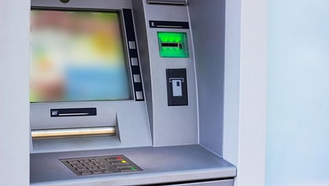 ATM मधील रोख रक्कम संपली तर बँकांनाच दंड; RBI चा नवीन नियम