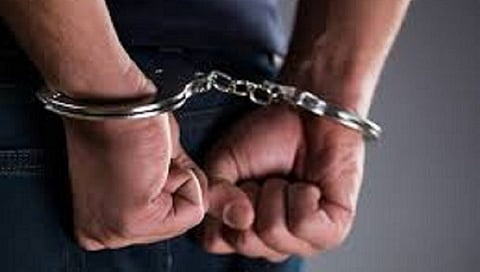 Crime: सोशल मिडियावर तरुणीला त्रास देणाऱ्या दोघांना अटक