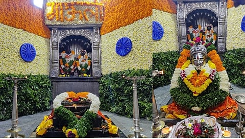स्वातंत्र्य दिनानिमित्ताने संतश्रेष्ठ ज्ञानेश्वर माऊलींच्या संजीवन समाधी मंदिरात सजावट