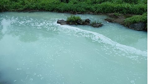 डोंबिवलीनंतर 14 गावच्या नदीत झाले हिरवेगार पाणी