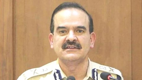 Parmbir Effect : महिला अधिकाऱ्यासह दोन CID च्या जाळ्यात