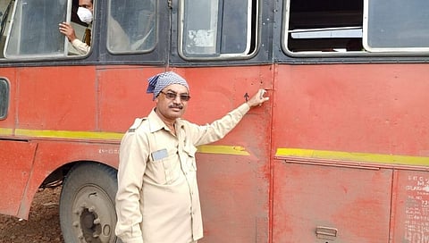 आयुष्याची जमापुंजी शाळेला दान; मुलाच्या निधनानंतर ST चालक वडिलांचा निर्णय