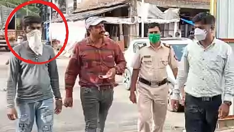 बलात्कार प्रकरणी फरार आरोपीला हनी ट्रॅप लावून केलं गजाआड