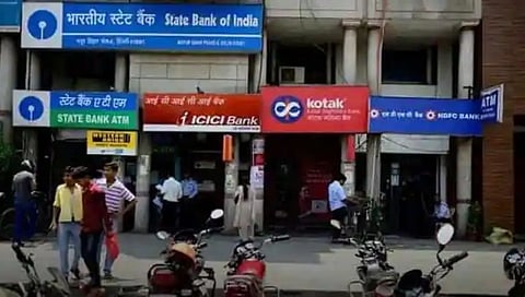 ऑक्टोबरमध्ये 15 दिवस बँका बंद; पहा सुट्ट्यांची यादी