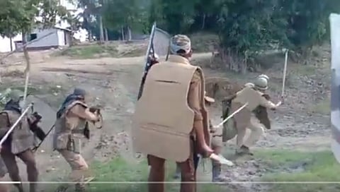 Assam: पोलीस गोळीबारात दोघांचा मृत्यू; सरकारचे CID चौकशीचे आदेश (Video)