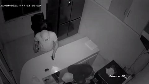 दौंड: मेडीकलमध्ये चोरी, १ लाख ४५ हजार रूपयांची रोकड लंपास