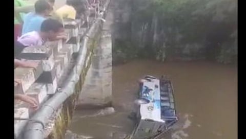 Accident; बस रिंगडी नदीत कोसळून 4 जणांचा मृत्यू