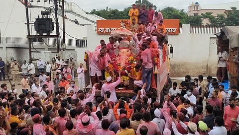 प्रथम मानाचा व नवसाचा श्री दादा गणपती मिरवणूक न काढता साध्या पद्धतीने विसर्जन संपन्न