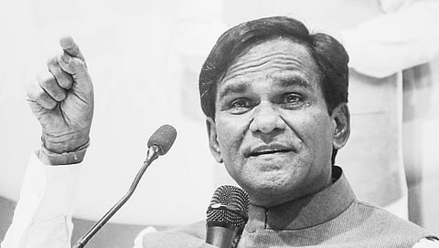 'बघा मी किती साधेपणा जपलाय'; भर कार्यक्रम दानवेंनी दाखवला फाटलेला शर्ट
