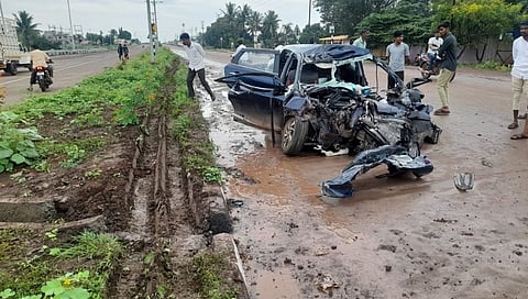 Solapur: ट्रक अन् कारचा भीषण अपघात; एक ठार तर दोघे जखमी