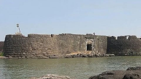 kolaba fort