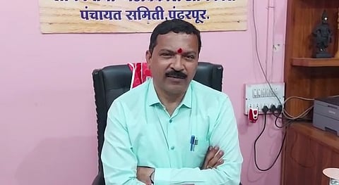 मुख्याधिकाऱ्यांचा इशारा! लसीकरण कमी झाल्यास सरपंच पद धोक्यात
