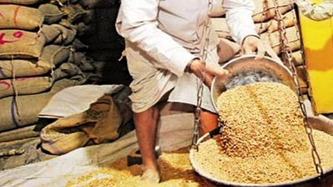 नागपुरात रेशन धान्याचा काळाबाजार उघड, 8 लाखांचे धान्य जप्त; दोघांना अटक