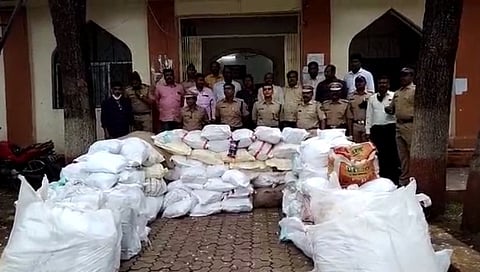 Crime : लातूरचे गुटखा किंग हादरले; सव्वा कोटींचा गुटखा जप्त!