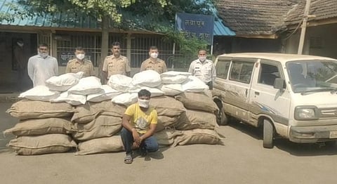 पोलिसांची दिखाव्याची छोटेखानी कारवाई; तंबाखूजन्य पान मसालाची सर्रास वाहतूक