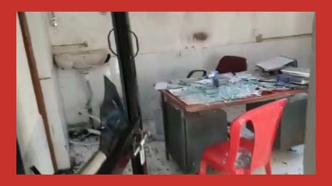 Dhule : शासकीय रुग्णालयात तरुणाचा मृत्यू; नातेवाईकांनी केली तोडफोड!