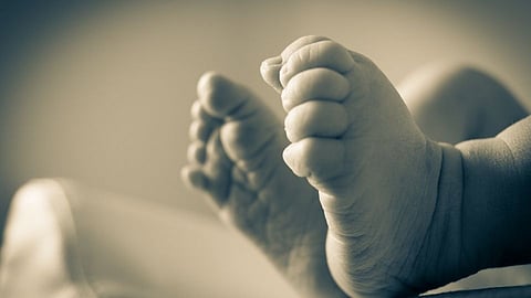 कचऱ्यात फेकलेल्या नवजात चिमुरडीचा मृत्यू; औरंगाबादमधील घटना