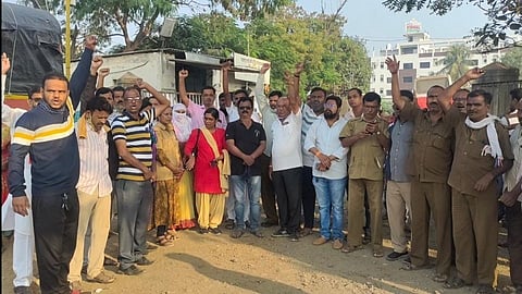 जिल्ह्यात उपोषणाच्या माध्यमातून एसटी कर्मचाऱ्यांनी केली बस बंदची हाक...