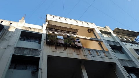 Pune : धक्कादायक! टेरेसवरून उडी मारून विवाहितेची आत्महत्या