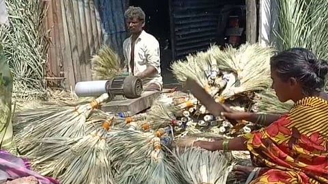 केरसुणी बनवणाऱ्या कुंचिकोरवे समाजातील लोकांची व्यथा...