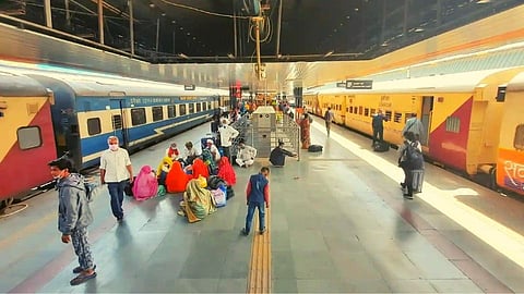 Railway: प्रवाशांना दिलासा! प्लॅटफॉर्म तिकिटाच्या शुल्कात मोठी कपात