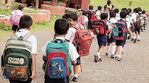 Breaking News: 'या' 4 जिल्ह्यात शाळांना कुलूपचं !