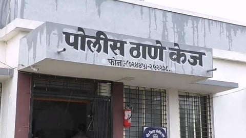 'त्या' डांबून ठेवलेल्या ऊसतोड मजूराच्या मृत्यू प्रकरणी मुकादमावर खुनाचा गुन्हा दाखल...