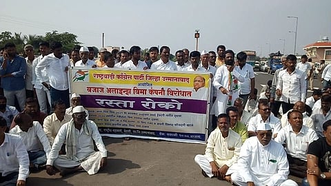 विमा कंपनी विरोधात राष्ट्रवादी काँग्रेसचे रास्ता रोको आंदोलन
