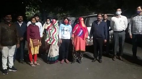 जबरदस्तीने वेश्या व्यवसाय करून घेणाऱ्या लॉजवर छापा; 10 महिलांची सुटका