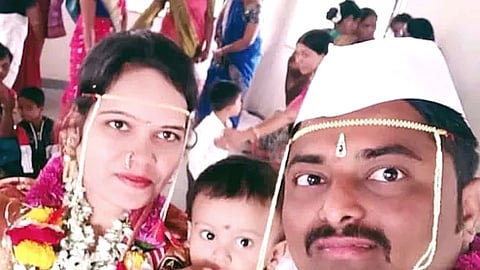 प्रेरणादायी! कोरोनानं हिरावला पती; विधवा महिलेसोबत लग्न करत चिमुकल्यालाही स्विकारले...