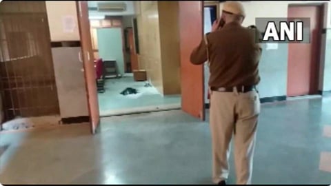 दिल्लीतील रोहिणी न्यायालयाच्या रुम क्रमांक 102 मध्ये बाँबस्फोट !
