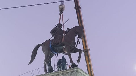 औरंगाबाद: शिवरायांचा भव्य अश्वारूढ पुतळा क्रांतिचौकात विराजमान