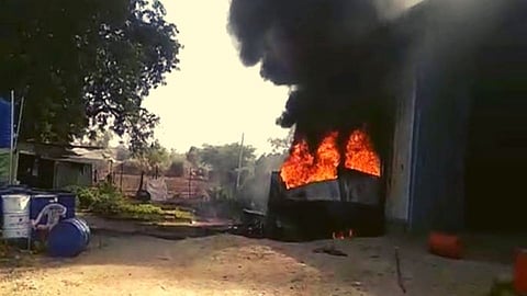 Jalgaon Breaking: जळगावातील एका फॅक्टरीत भीषण स्फोट, 2 कामगारांचा मृत्यू