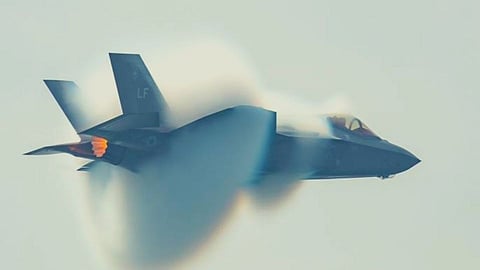 America: हवाई दलाचे एफ-35 लढाऊ विमान कोसळले; पायलट वाचला, 7 जवान जखमी