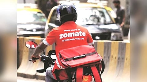 Zomato : झोमॅटोच्या 'स्लॉट बुकिंग' सक्तीमुळे डिलिव्हरी बॉईजवरती उपासमारीची वेळ