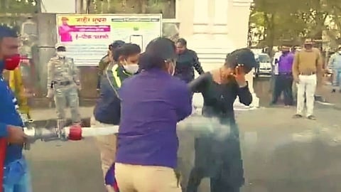 Satara: जावली बँकेत घोटाळा झाल्याचा आरोप करत महिलेचा आत्मदहनाचा प्रयत्न