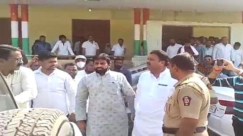 मनपा अधिकाऱ्यांना डांबल्या प्रकरणी; काँग्रेसच्या 'त्या' फरार विरोधी पक्षनेत्याला अटक