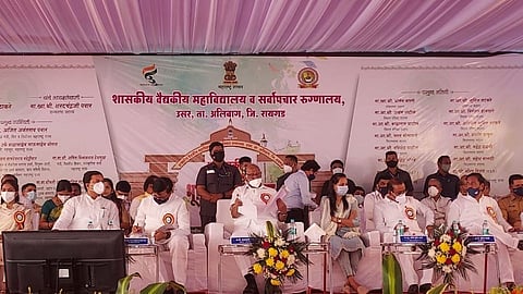 पवारांच्या अध्यक्षतेखाली भूमिपूजन मुख्यमंत्री हजर, सेनेचे आमदार गैरहजर; रायगडमधील आघाडीची नाराजी उघड