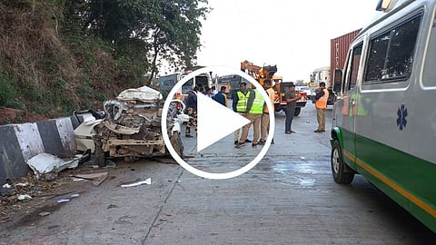Mumbai Pune Accident: मुंबई- पुणे एक्सप्रेसवर सहा वाहनांचा भीषण अपघात, चौघांचा मृत्यू...(पहा Video)