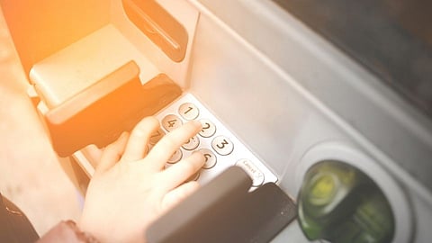 चोरट्यांचा नाशकात धुमाकुळ, ATM ची अदला-बदली करुन लाखोंचा गंडा; पहा Video