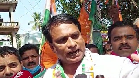 congress leaders protest in kankavali